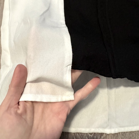 Mossimo โข Silky Tank Top Blouse โข Size XS โข Black and White - Picture 6 of 9